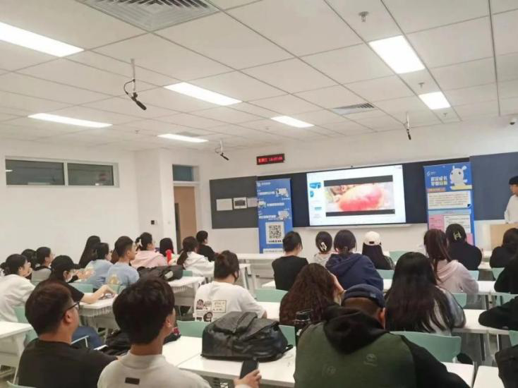 融汇中西，共创未来 青岛黄海学院国际商学院的教育文化交流之路